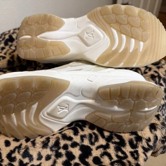 Louis Vuitton LV Run 55 Sneakers 'Beige Monogram White Leather" 39 WMN US 8 lux - Picture 8 of 15